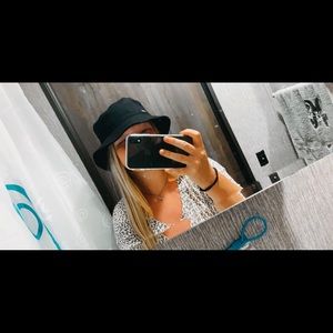 Meet your Posher, Chloe